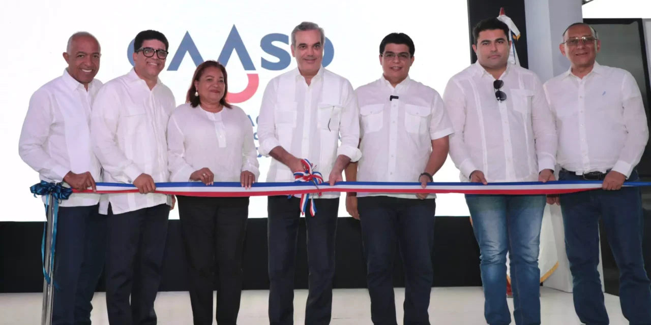 Presidente Abinader entrega remozada planta de tratamiento de Hainamosa