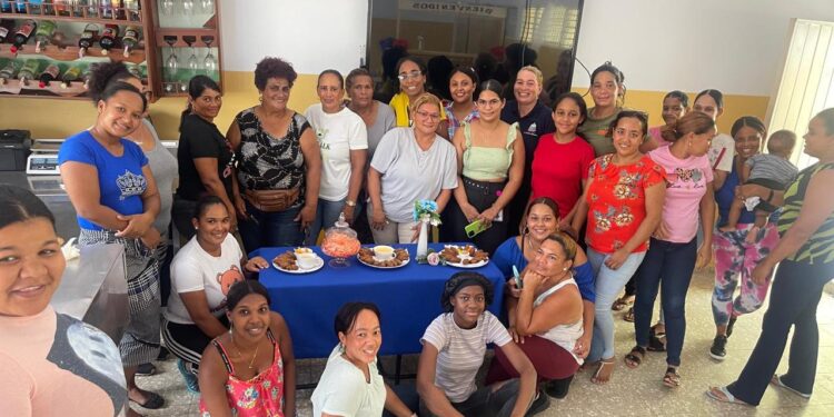 Alcaldía de El Factor impulsa el empoderamiento femenino a través de cursos de capacitación