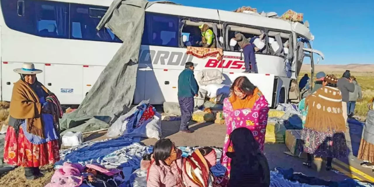 Ascienden a 22 los fallecidos en un accidente de carretera en Bolivia