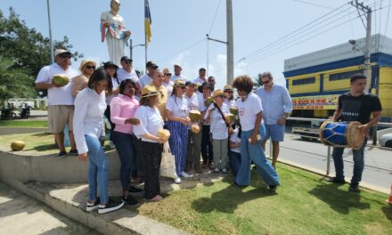 Senador Alexis Victoria Recibe Presidenta Acroarte Wanda Sánchez