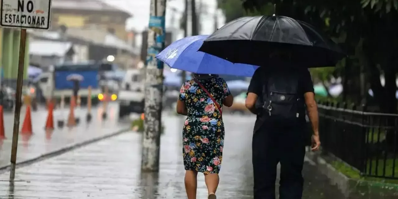 Seguirán los aguaceros por campos nubosos asociados a tormenta Ernesto, según Indomet