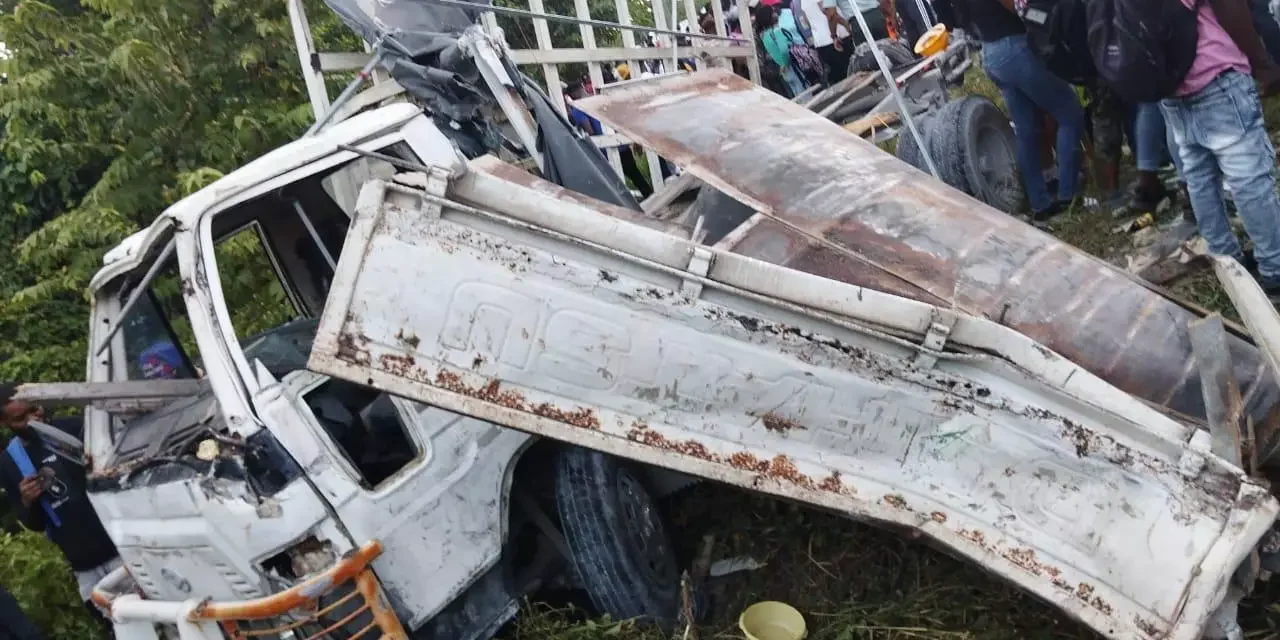 Dos muertos y 26 heridos por accidente de tránsito en la Circunvalación Verón-Bávaro