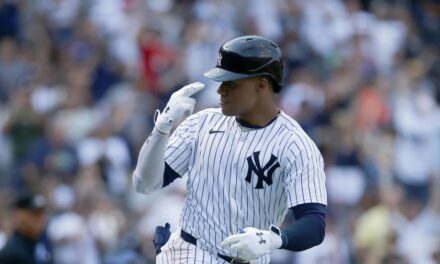 Juan Soto y Stanton suenan cuadrangulares; Yankees se aferran a la victoria ante Rangers, 8-7