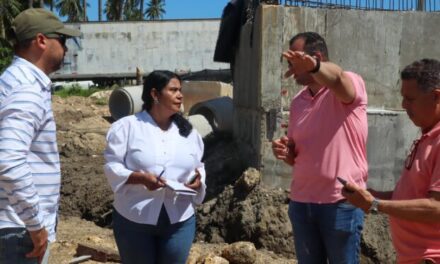 Gobernadora supervisa trabajos del Malecón de Nagua; asegura terminación es un empeño del presidente Abinader.