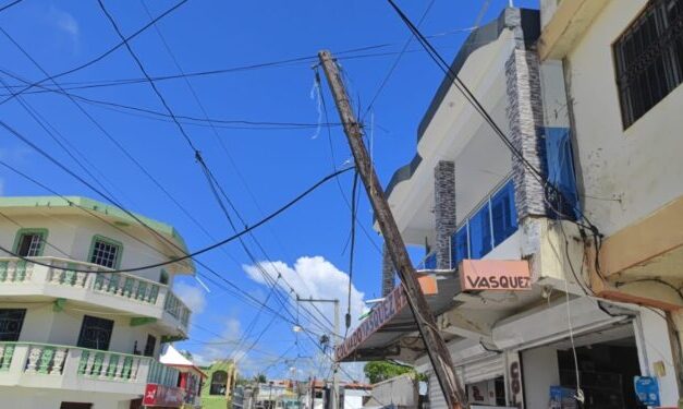 #DenunciaCiudadana: Moradores de San José de Villa en Nagua temen poste cause tragedia