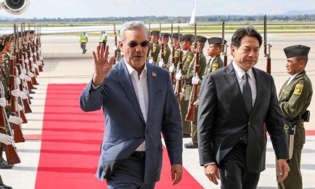 Presidente dominicano llega a México a investidura Sheinbaum