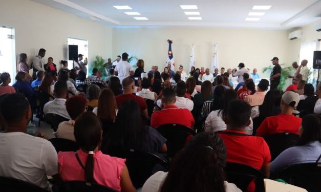 Educación entrega designaciones a personal que trabajará en TRAE en María Trinidad Sánchez