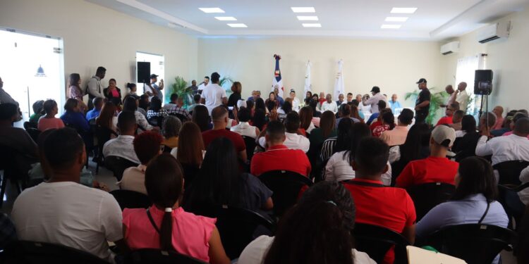 Educación entrega designaciones a personal que trabajará en TRAE en María Trinidad Sánchez