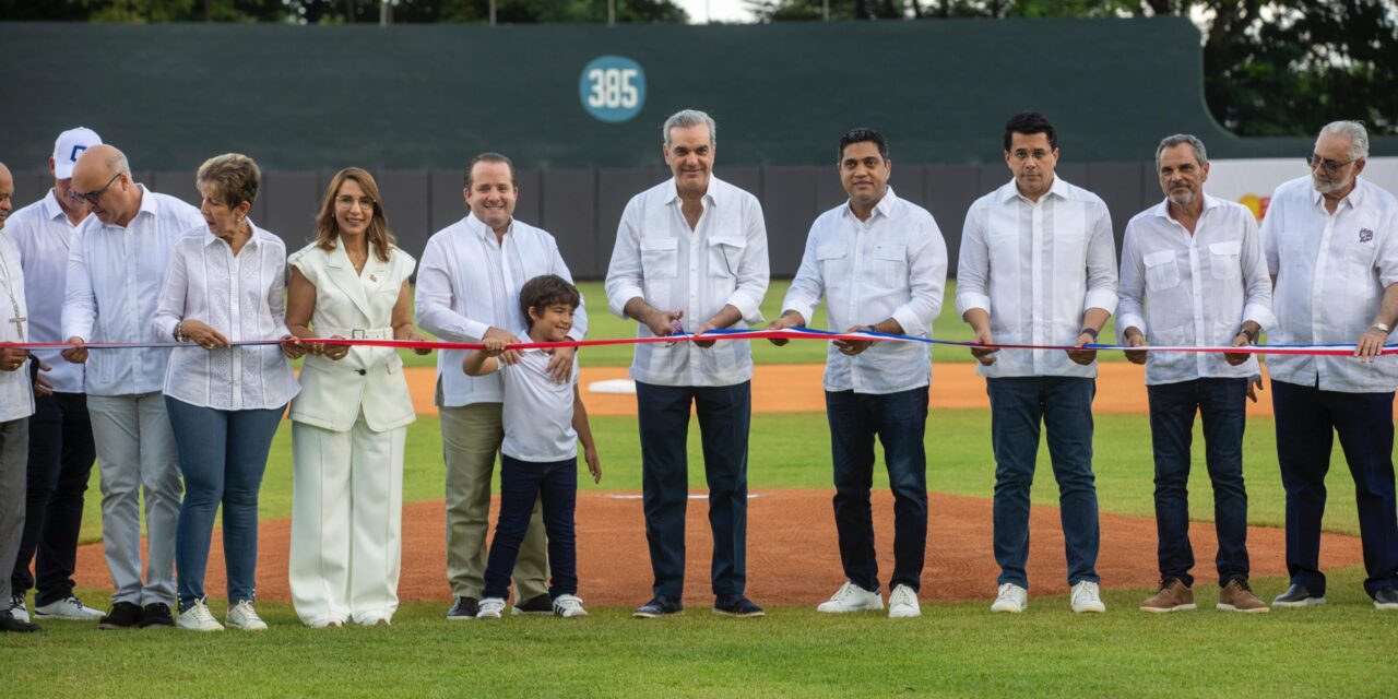 Presidente inaugura remozado estadio José Briceño, de P.Plata