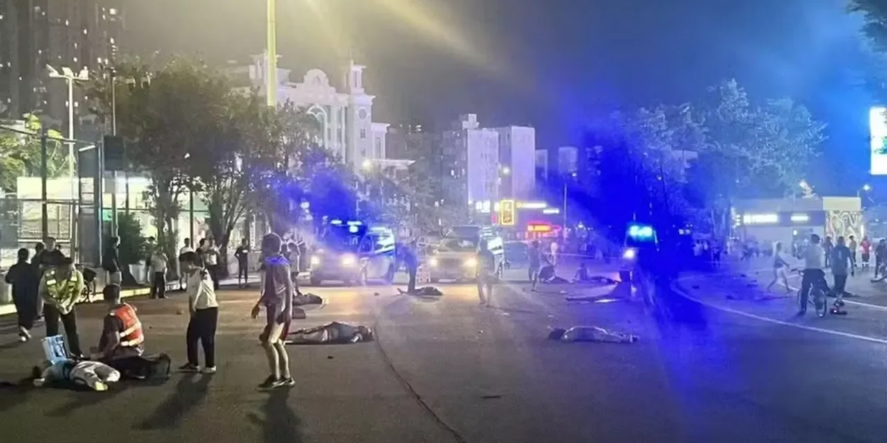 Hombre atropella multitud y mata 35 personas y deja al menos 40 heridos en las afueras de un estadio