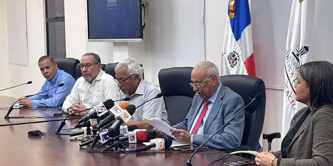 Minerd anuncia evaluará desempeño de 129,953 docentes del país 