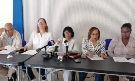 Gabinete Salud acuerda gremios suspender paros