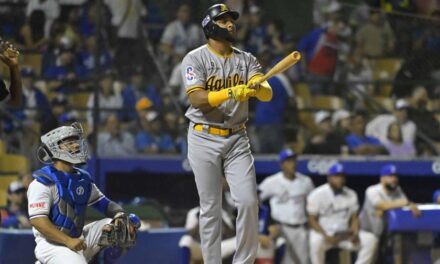 Las Águilas, a base de jonrones, frenaron al Licey y mantienen el empate en el cuarto