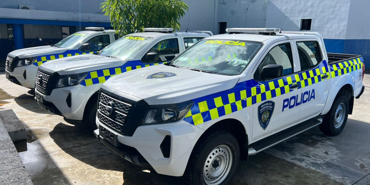 Dirección Regional de la Policía Nacional en María Trinidad Sánchez recibió 4 nuevas camionetas para reforzar seguridad ciudadana.