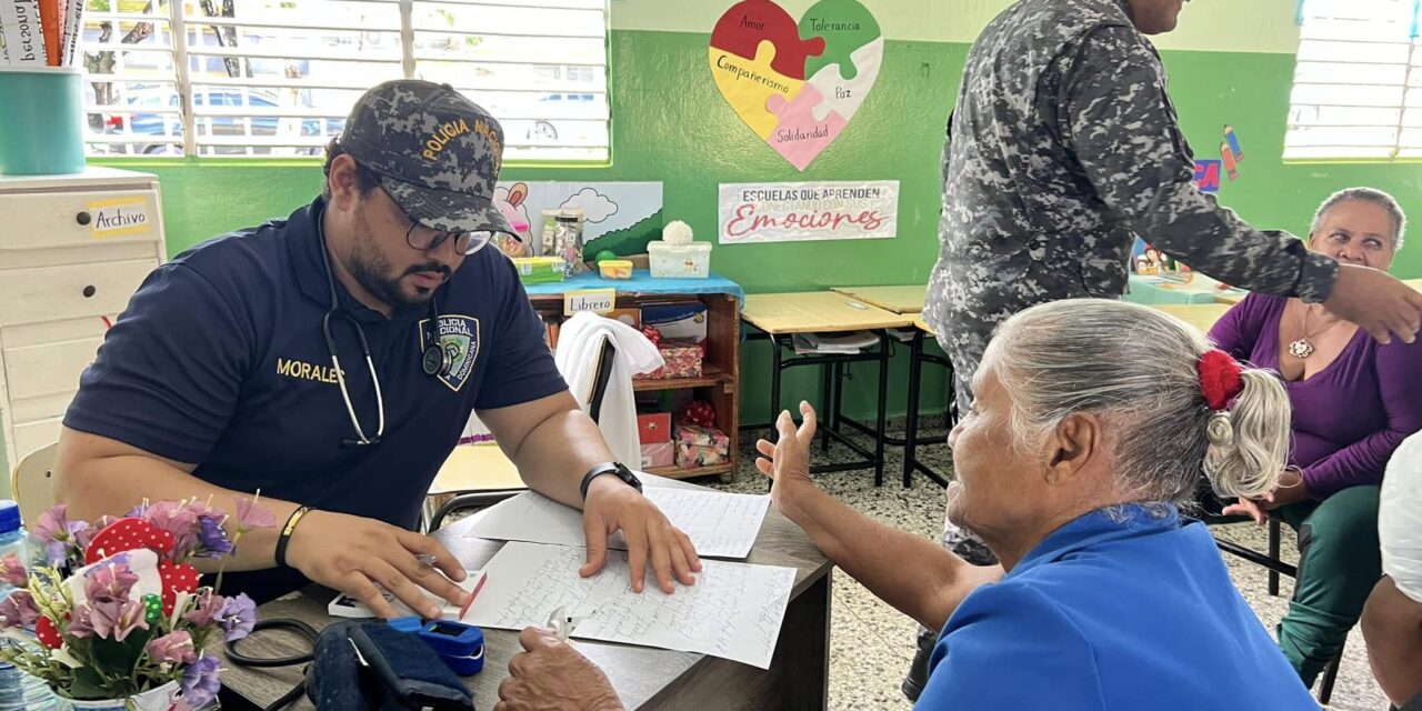 Exitoso Operativo Médico desarrollado por La Policía Nacional, Fundación Cruz Jiminian y Federación de Juntas de Vecinos en Nagua.