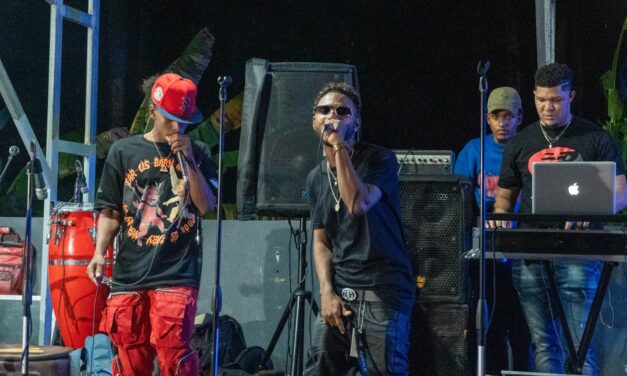 Troty Flow se luce en tarima de la fiesta de fin de año de “Neney” en El Factor