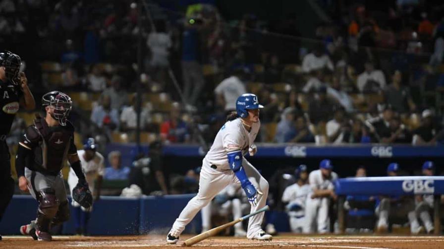 Jonrón de Fitzgerald rompe empate en el sexto y Licey prolonga la agonía del Escogido al ganar 5-2