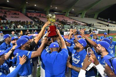 Samuel Muñoz pega grand slam y Licey conquista Titanes Caribe