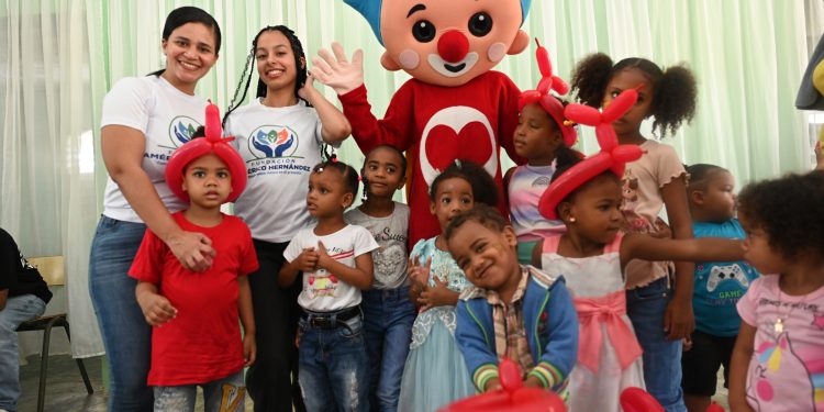 Más de 300 niños de El Factor reciben regalos el Día de Reyes gracias a la Fundación Américo Hernández