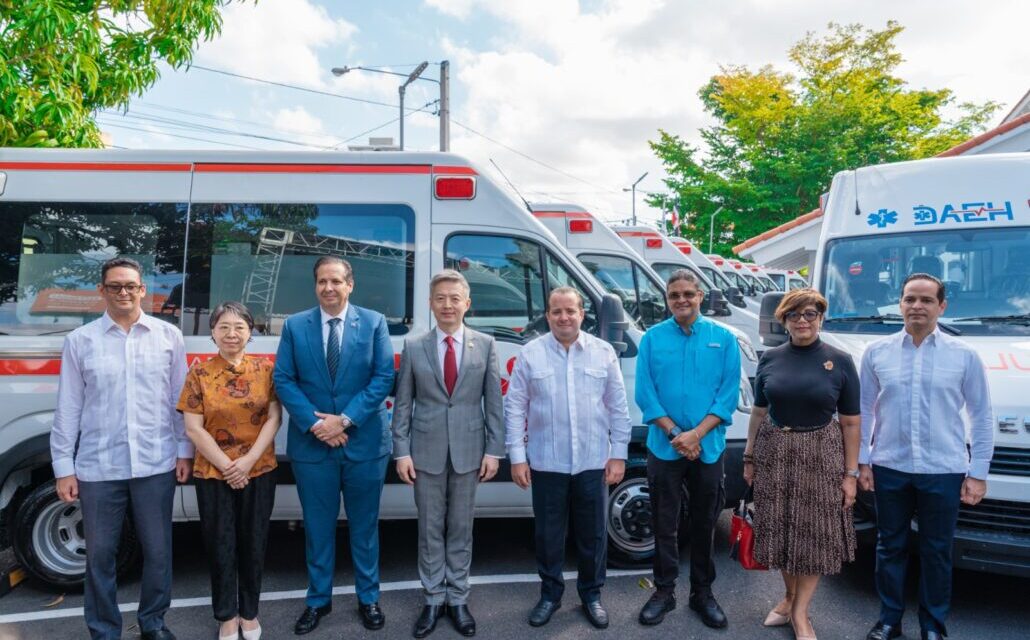 China dona 150 ambulancias a R. Dominicana para emergencias