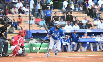 El Licey destrozó la estrategia de Pujols y resistió para seguir solo en primer lugar