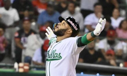 Robinson Canó conecta cuadrangular y las Estrellas vencen a los Leones en el Tetelo