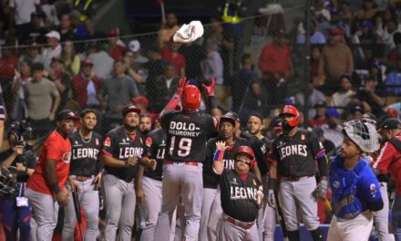 Los Leones vapulean a César Valdez y logran el triunfo ante los Tigres del Licey