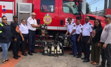 Cuerpo de Bomberos de El Factor recibe donación de equipos de respiración autónoma