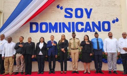 Regional de Educación No. 14 y autoridades rinden honor a la Bandera Nacional en el marco del Trimestre Patrio