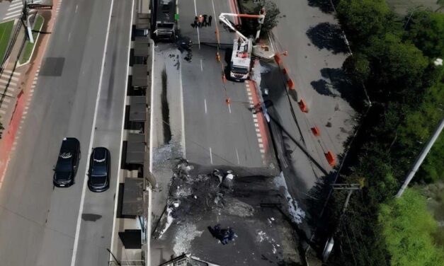 Un avión cae en plena avenida de Sao Paulo y deja dos muertos y seis heridos
