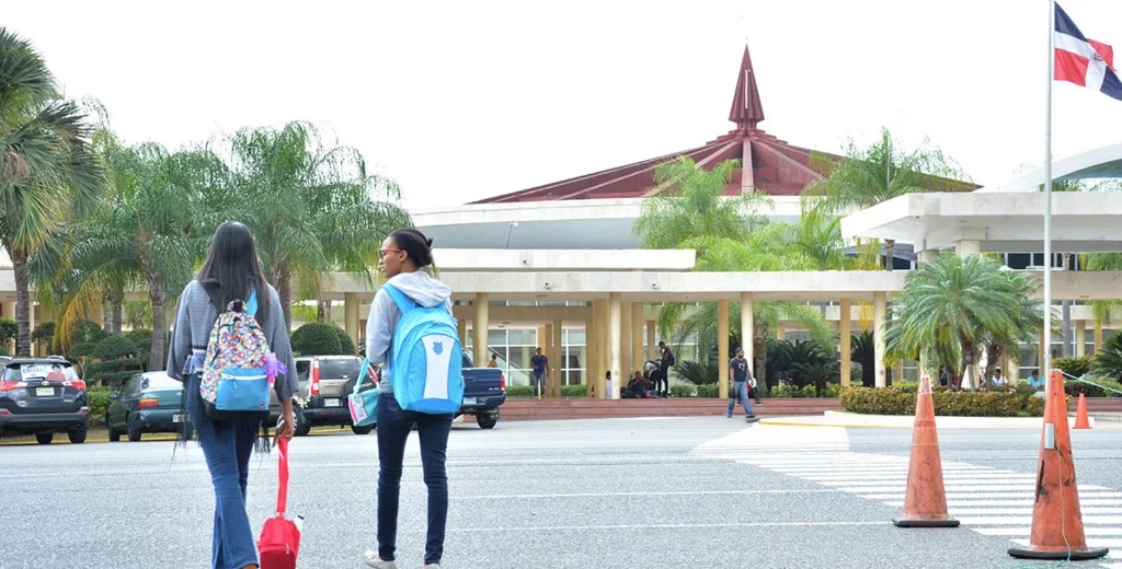 Mujeres representan el 71 % de la matrícula estudiantil de la UASD