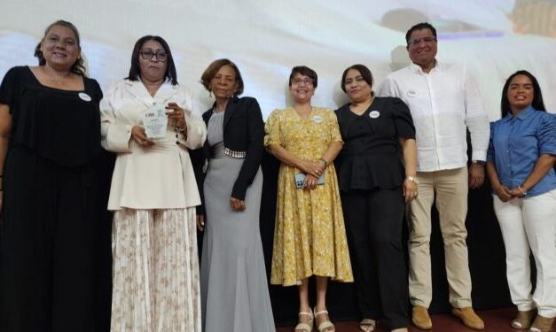 Reconocen a 12 mujeres destacadas de María Trinidad Sánchez por sus aportes a la sociedad