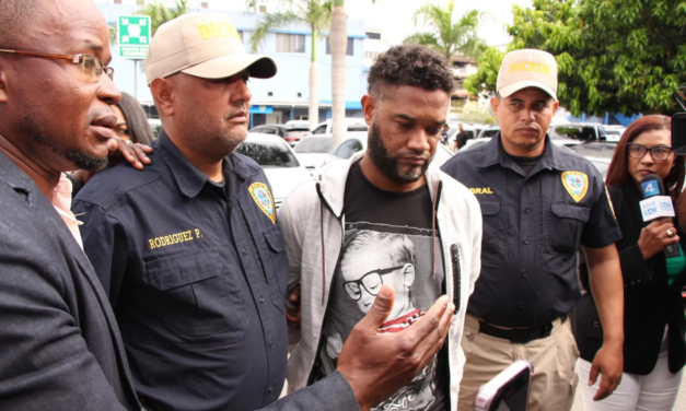 Se entrega oficial PN mató a su pareja y a su suegra en La vega