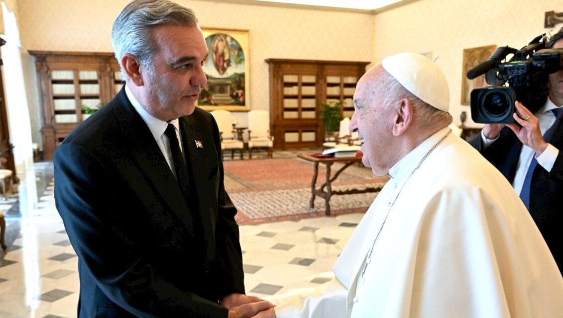 Abinader declara tres días de duelo por la muerte del Papa