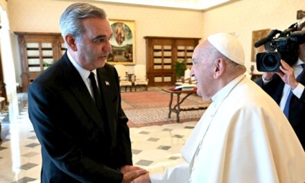 Abinader declara tres días de duelo por la muerte del Papa