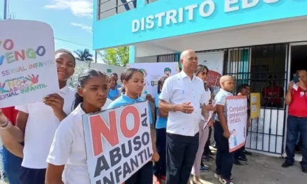 Estudiantes de la Escuela Consuelo Paredes promueven campaña de prevención del abuso infantil en El Factor