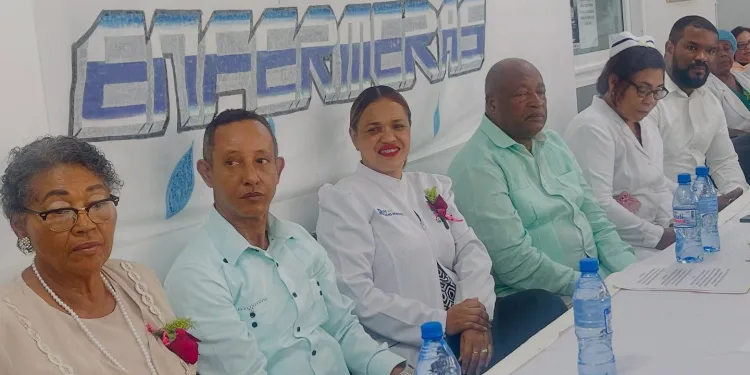 Hospital doctor Antonio Yapor Heded rinde homenaje al personal de enfermería en su día