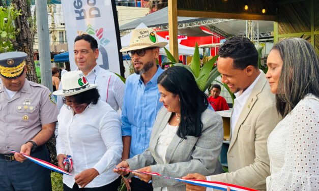 COMENZÓ EL 5toFESTIVAL NACIONAL DEL COCO EN NAGUA