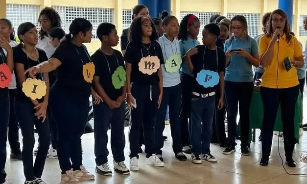 Liceo Mercedes Bello de Nagua celebra emotivo encuentro por el Día Internacional de la Familia
