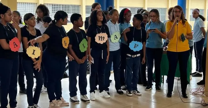 Liceo Mercedes Bello de Nagua celebra emotivo encuentro por el Día Internacional de la Familia