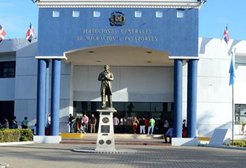 Sancionarán establecimientos RD contraten indocumentados