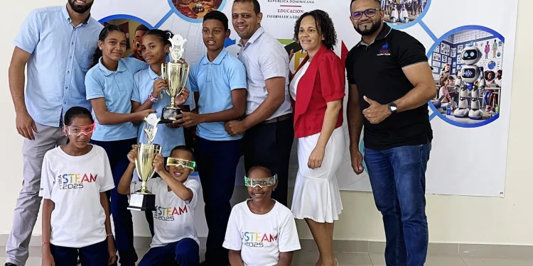 Distrito Educativo 14-06 de El Factor obtiene primer lugar regional en Robótica Educativa