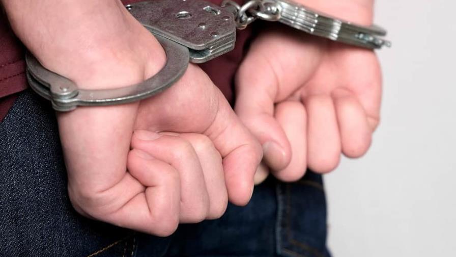 Arrestan en Puerto Rico a ocho personas, incluido el hermano de un senador, por fraude bancario