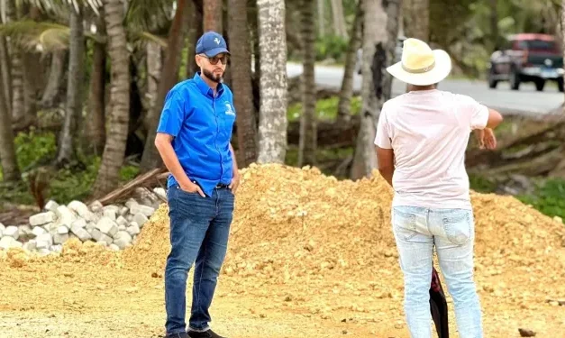 Alcalde Junior Peralta anuncia construcción del Monumento al Coco en Nagua