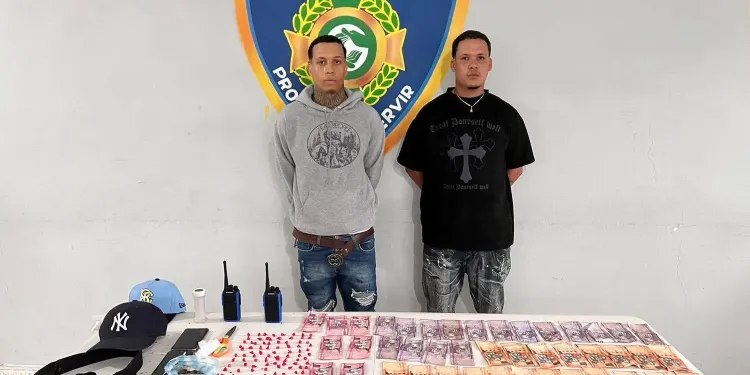 Policía apresa dos hombres de Moca en punto de drogas en San José de Matanzas