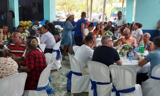 MAESTROS DE NAGUA CELEBRAN DÍA NACIONAL DEL MAESTRO