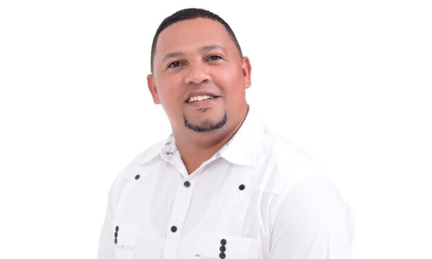 Conociendo al Empresario Carlos Faña Propietario de Óptica Tú Luz