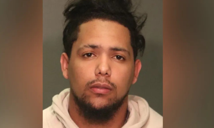 Acusan dominicano balear en la cara a agente fronterizo en NY