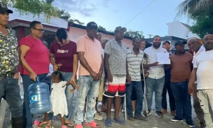 Fundación Alexis Victoria dona 52 tubos PVC para proyectos comunitarios en el Km3 de Nagua