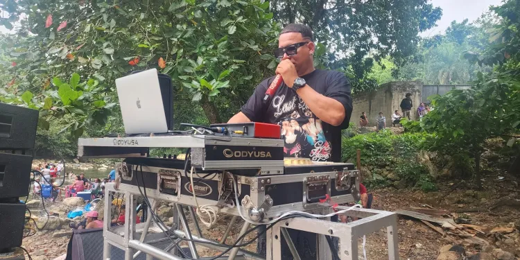 Policía suspende evento “DJ Yerry y sus amigos” en Río El Papayo por incumplimiento de horario establecido